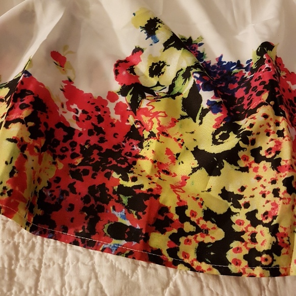 White Bright Peony  Accent Vacay  Maxi - Picture 4 of 6